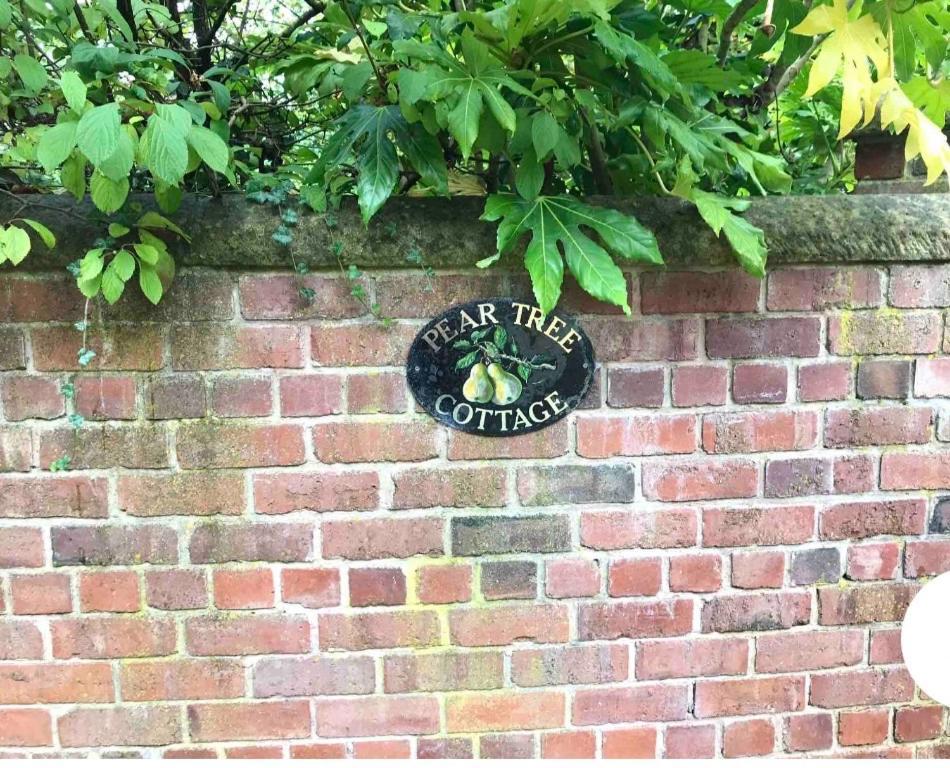 Pear Tree Cottage Courtyard Shrewsbury Extérieur photo